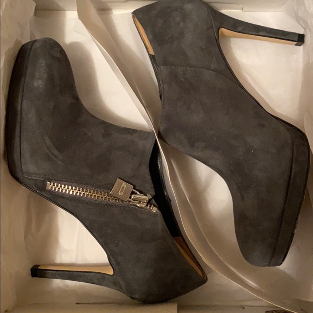 Michael Kors Jillian Ankle Gray Suede Boots size 7